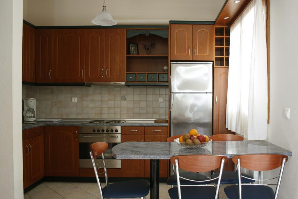 Zouzoulas Filoxenia - Koralia Apartments Milina Habitación foto