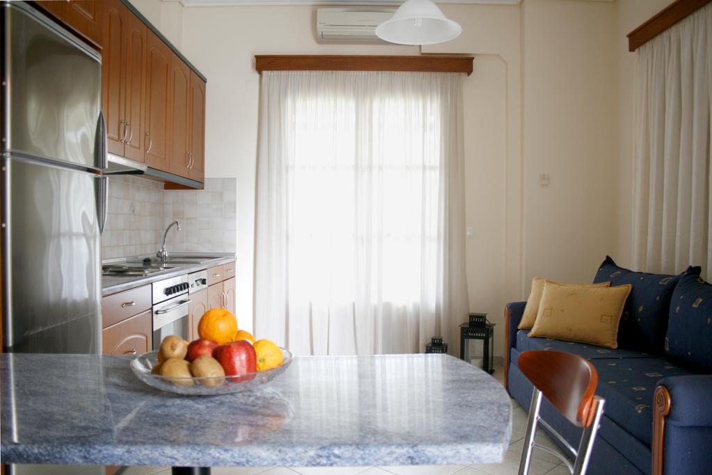 Zouzoulas Filoxenia - Koralia Apartments Milina Habitación foto
