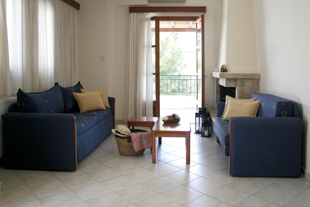 Zouzoulas Filoxenia - Koralia Apartments Milina Habitación foto